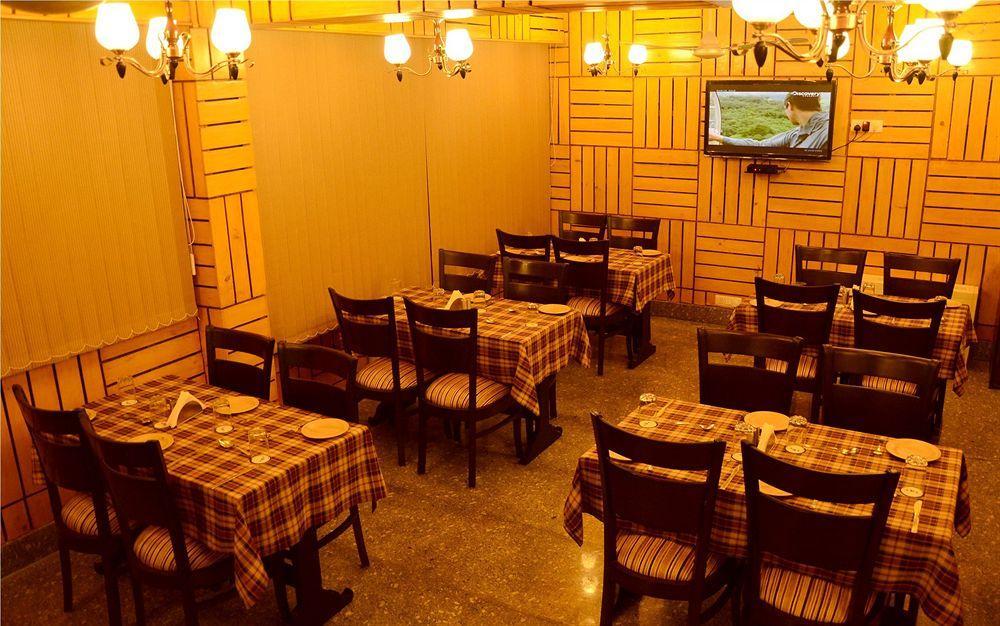 Hotel Pacific Srīnagar Екстериор снимка