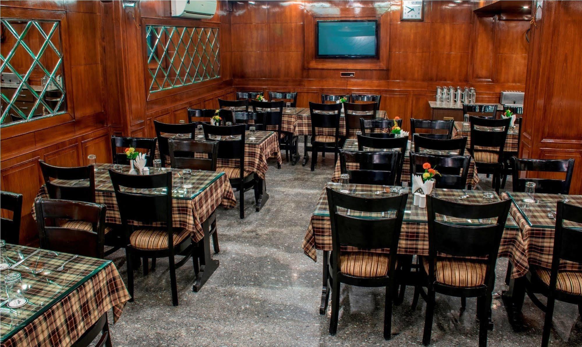 Hotel Pacific Srīnagar Екстериор снимка