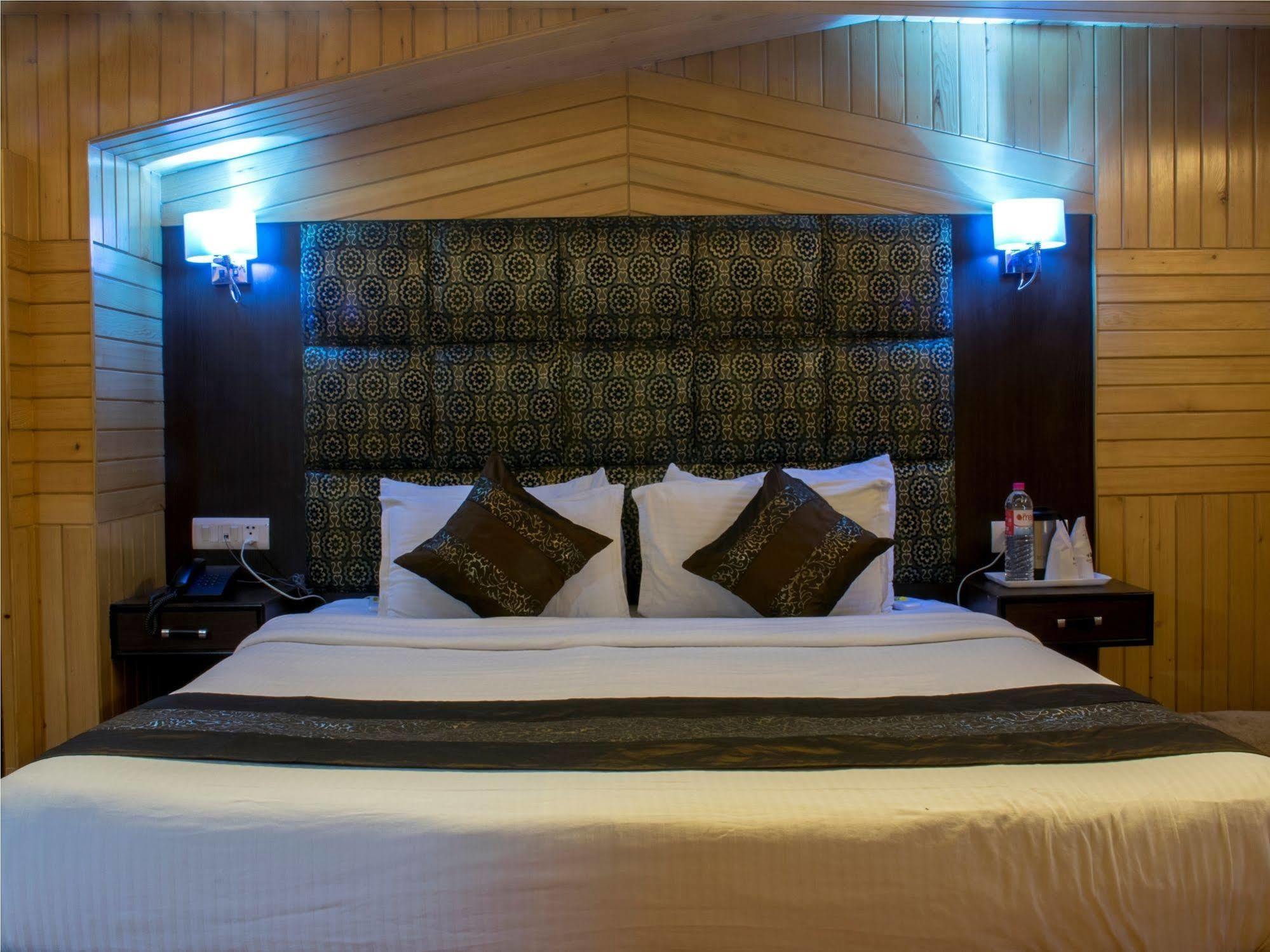 Hotel Pacific Srīnagar Екстериор снимка