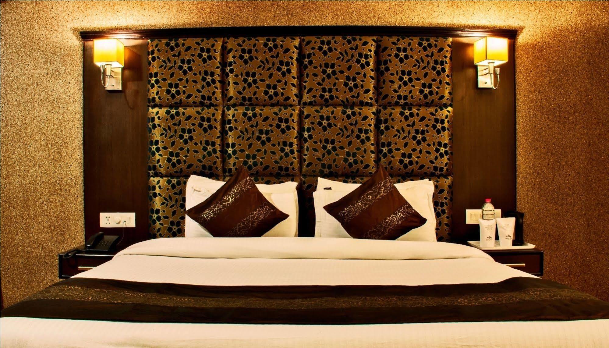 Hotel Pacific Srīnagar Екстериор снимка
